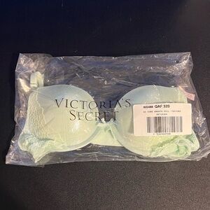 NWT Victoria's Secret Mint Green Lace Push-Up Bra